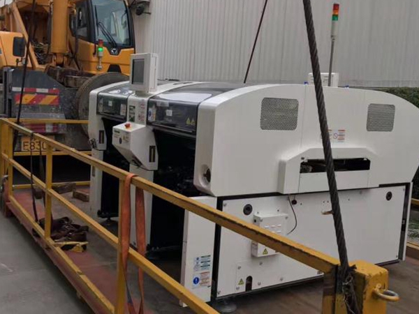 SMT設(shè)備卸車、拆箱作業(yè)