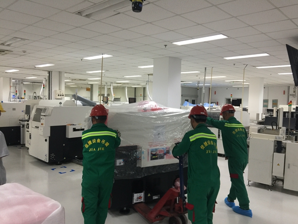 SMT設(shè)備卸車、拆箱作業(yè)