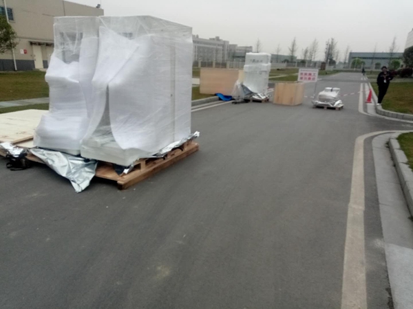 通威，激光機卸車，拆箱，搬運入場