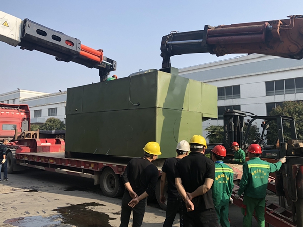 傳統(tǒng)設(shè)備卸車、拆箱作業(yè)