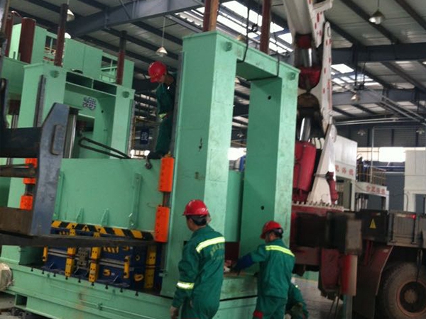 傳統(tǒng)設(shè)備卸車、拆箱作業(yè)