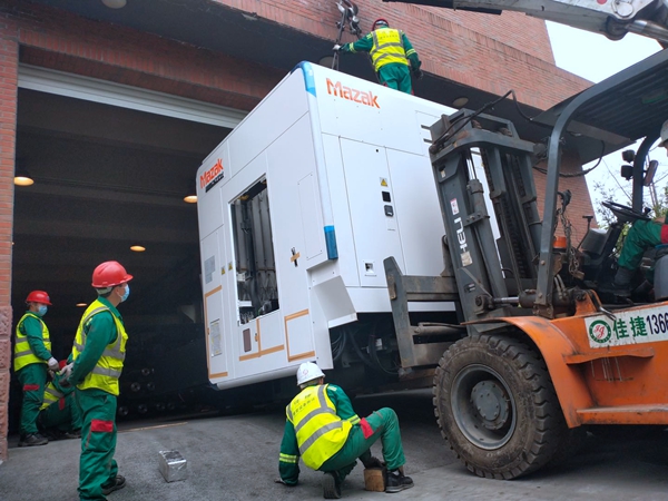 傳統(tǒng)設(shè)備卸車、拆箱作業(yè)