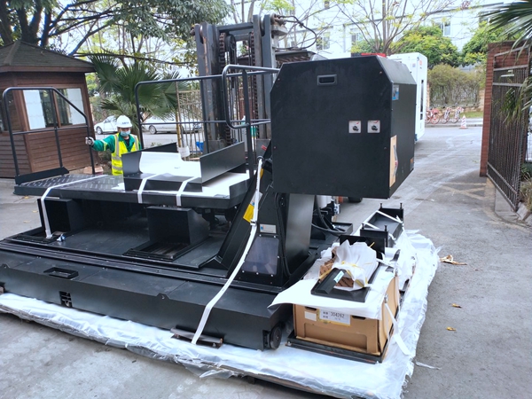 傳統(tǒng)設(shè)備卸車、拆箱作業(yè)