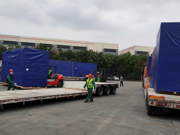 傳統(tǒng)設(shè)備卸車、拆箱作業(yè)
